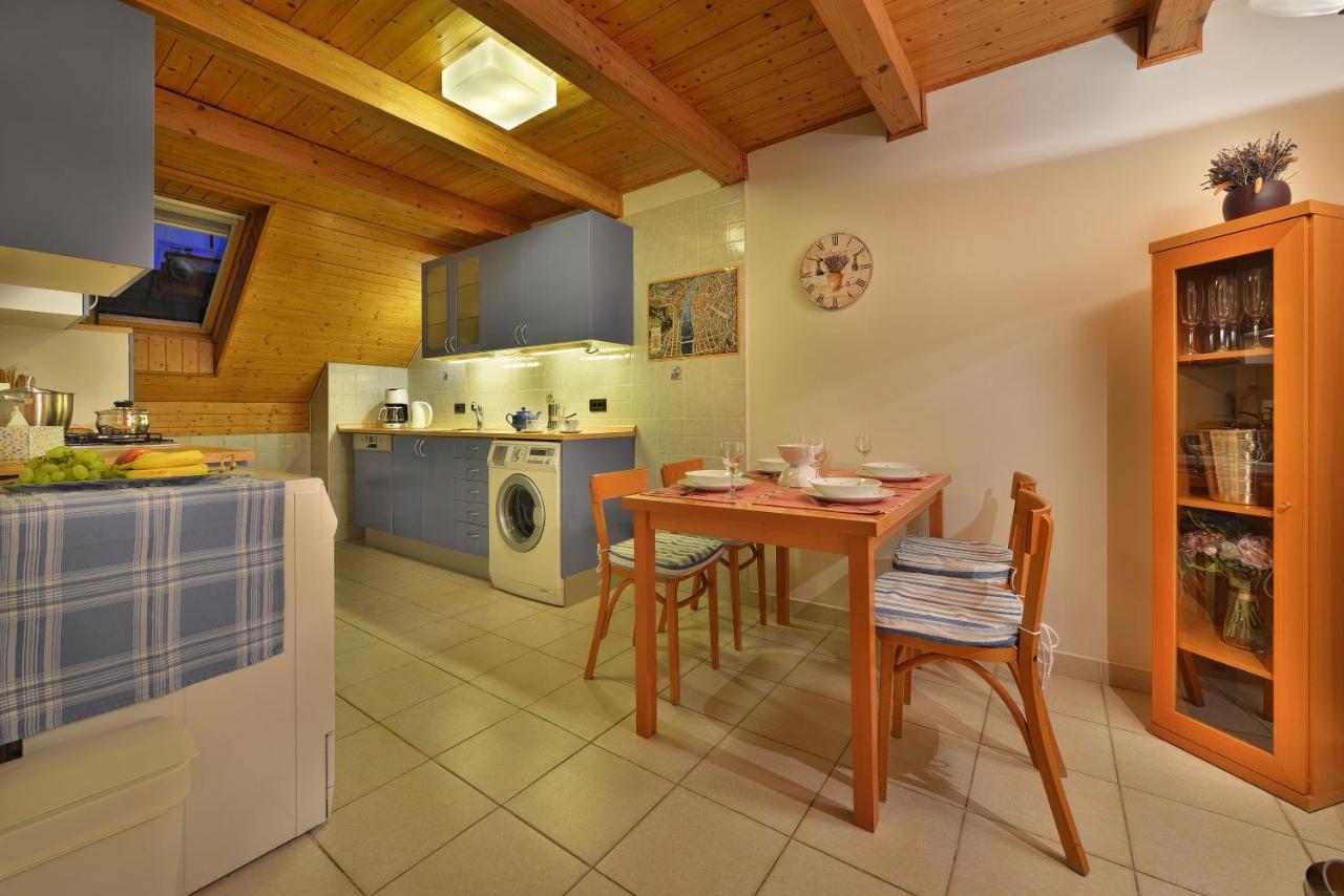 Old Town Apartments Tyn Прага Екстериор снимка
